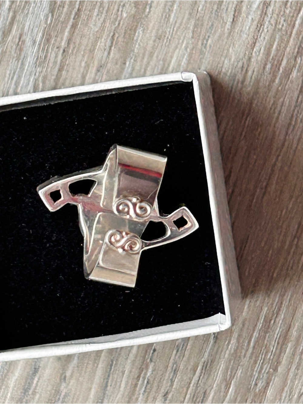 SIGNED:  SAJEN 925 Ring Quartz Crystal Druzy with Iolite accent stones. Modern. - Picture 2 of 5